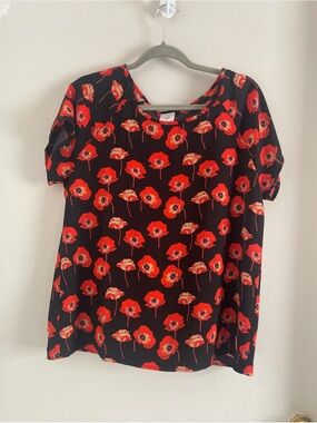 Cabi Black Red Poppy Print Top M Short Sleeve Blouse Keyhole Back EUC